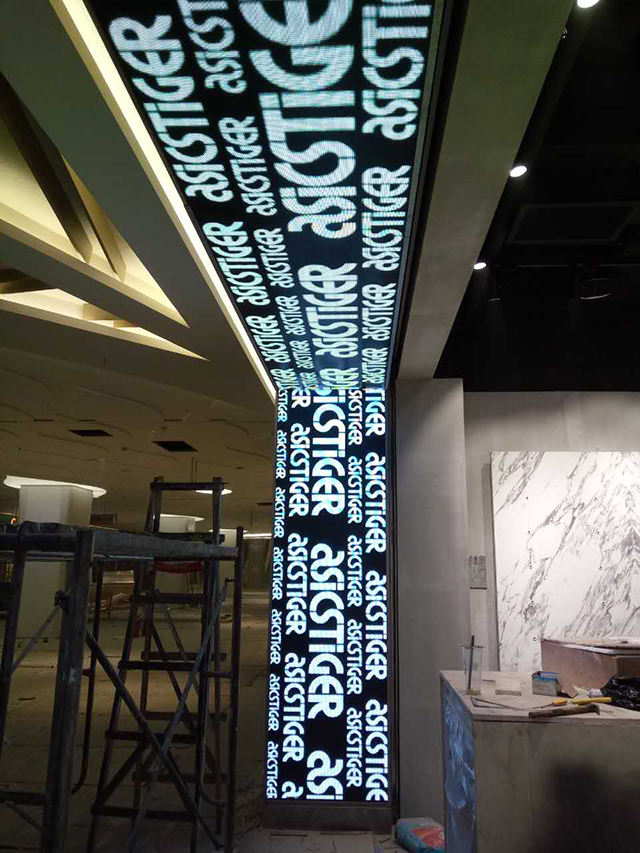 浙江杭州國(guó)大城市廣場(chǎng)室內(nèi)LED顯示屏由上海智彩科技設(shè)計(jì)、安裝